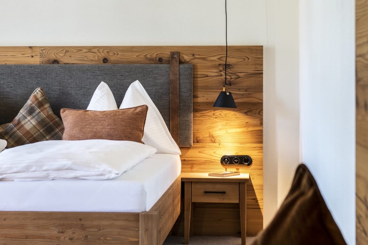 Una camera del Gruenerhof (foto sito Internet) Relax e benessere, i nuovi alloggi in Tirolo per la stagione invernale